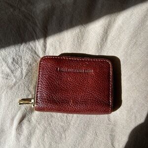 PORTLAND LEATHER GOODS: “SMALL ZIP WALLET”